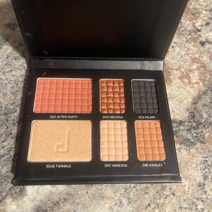 Neutral & Warm Eyeshadow Palette - Peach, Gold, Brown, Black